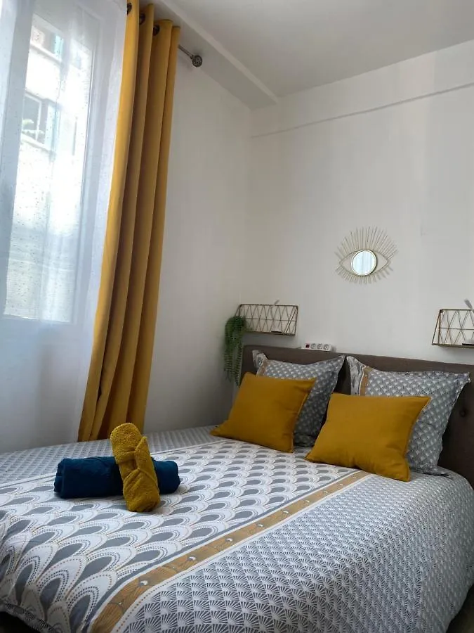 Paris Jolie Studio Cosy 0*,  France
