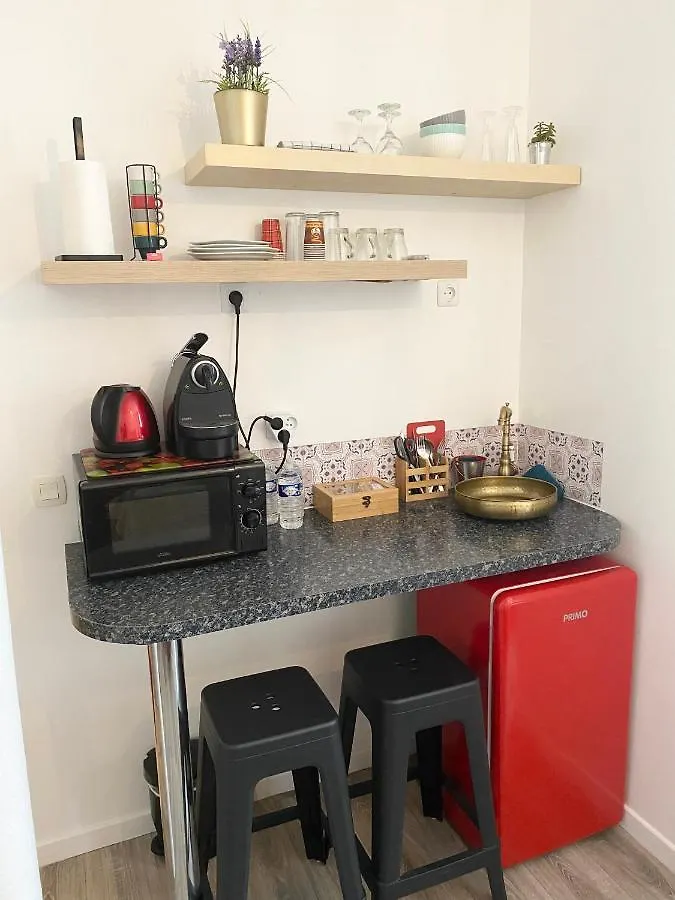 Paris Jolie Studio Cosy 0*,