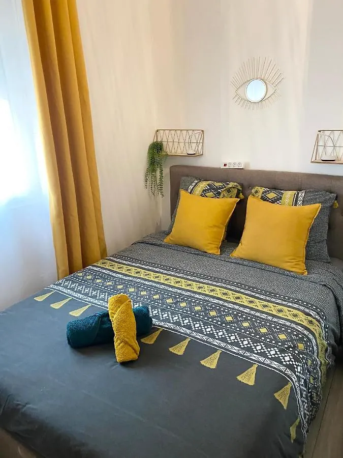 Paris Jolie Studio Cosy France