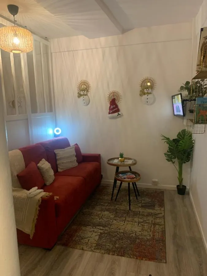 Paris Jolie Studio Cosy